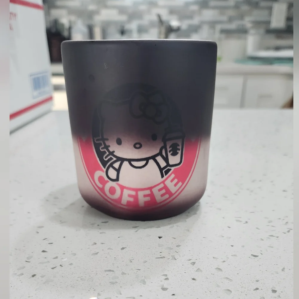 Hello Kitty Color Changing Coffee Mug - Picture 2 of 10